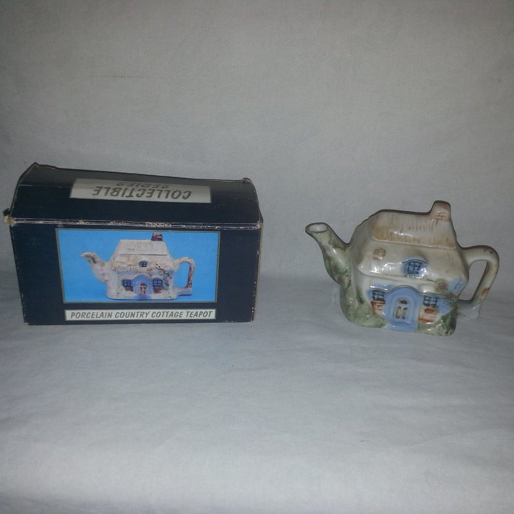 Vintage small porcelain Cottage country teapot